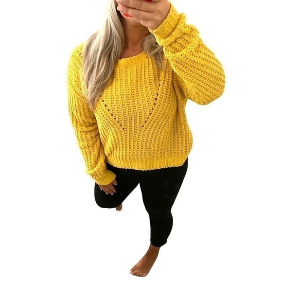 𝅺love Tree NWOT Golden Yellow Chenille Cropped Chunky Knit Sweater - Picture 3 of 10
